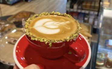 Végre itthon is! – Megnyílt a divatmárka kávézója és delikátesz üzlete